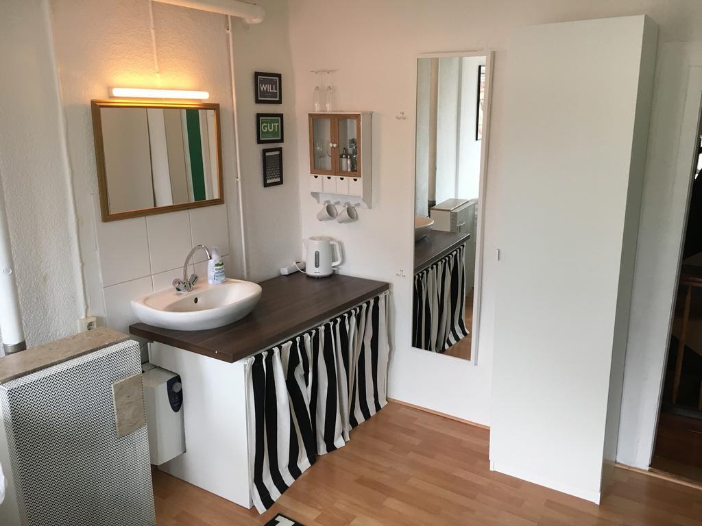 Privatzimmer In Bester Altstadtlage Tuebingen Room photo