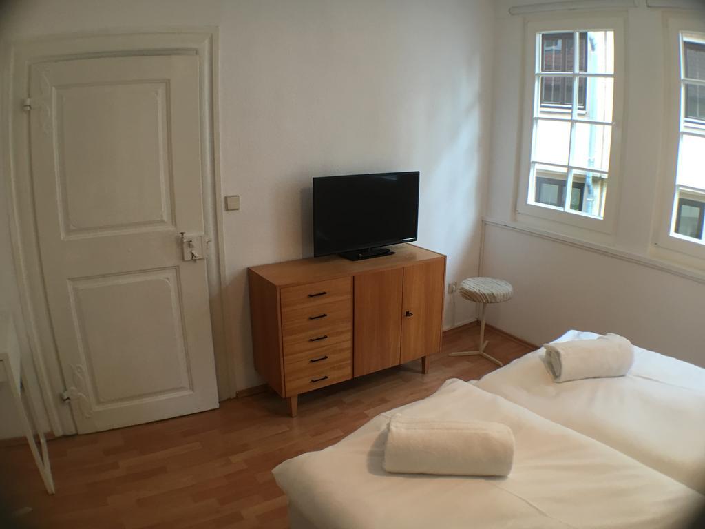 Privatzimmer In Bester Altstadtlage Tuebingen Room photo