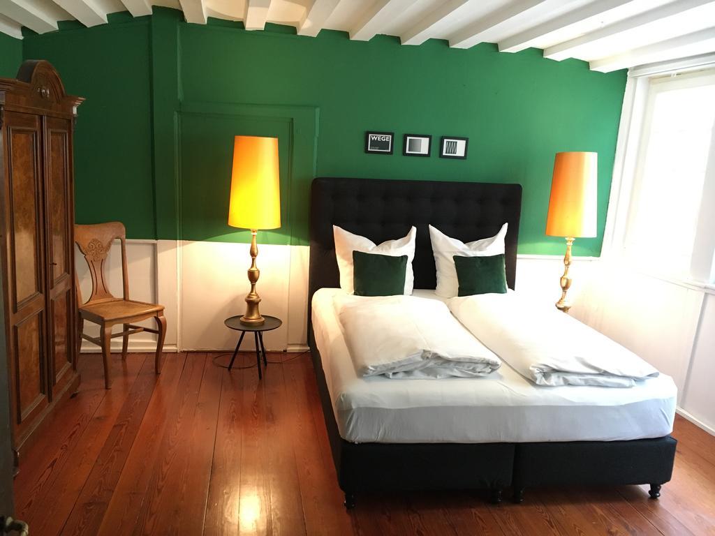 Privatzimmer In Bester Altstadtlage Tuebingen Room photo